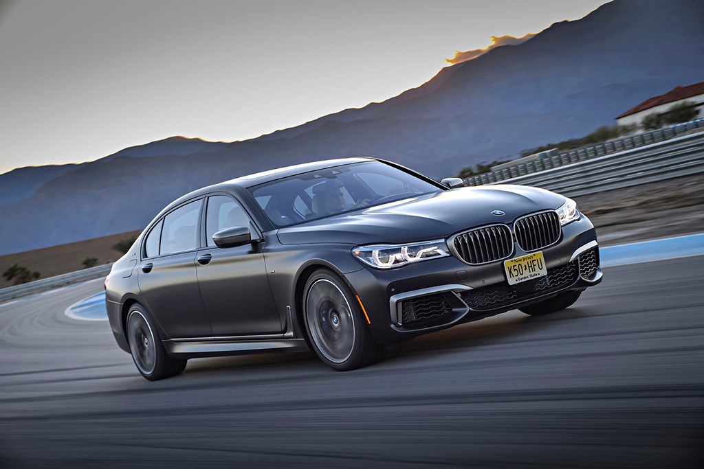 BMW M760Li xDrive 2017: deportividad, exclusividad y mucho confort