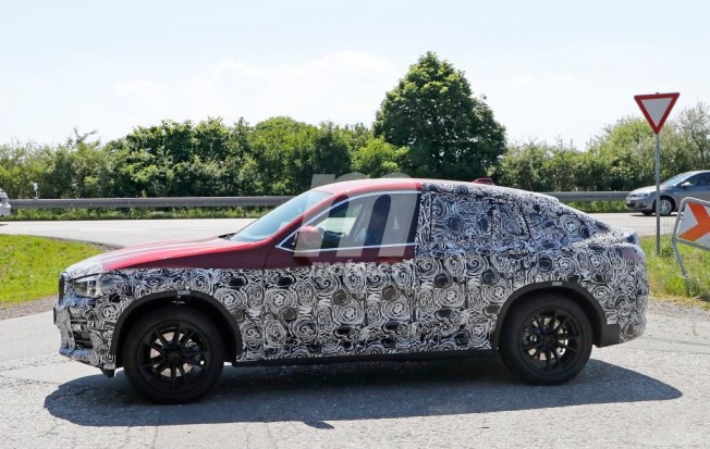 BMW X4 2018 - foto espía lateral BMW X4 2018 - foto espía lateral