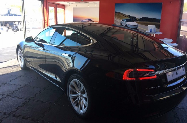 Tesla Pop-up Store Tesla Pop-up Store