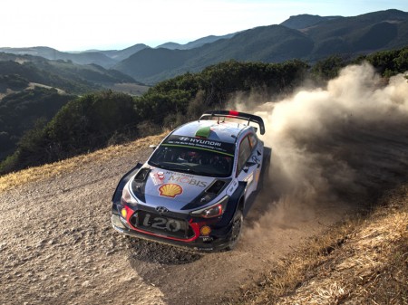 Hayden Paddon sobrevive al caos de 'Monte Lerno'