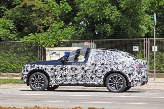 BMW X4 M40i 2018 - foto espía lateral BMW X4 M40i 2018 - foto espía lateral