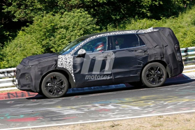 Hyundai Santa Fe 2018 - foto espía lateral Hyundai Santa Fe 2018 - foto espía lateral