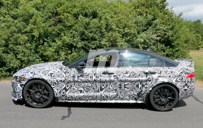 Jaguar XE SV Project 8 - foto espía lateral Jaguar XE SV Project 8 - foto espía lateral