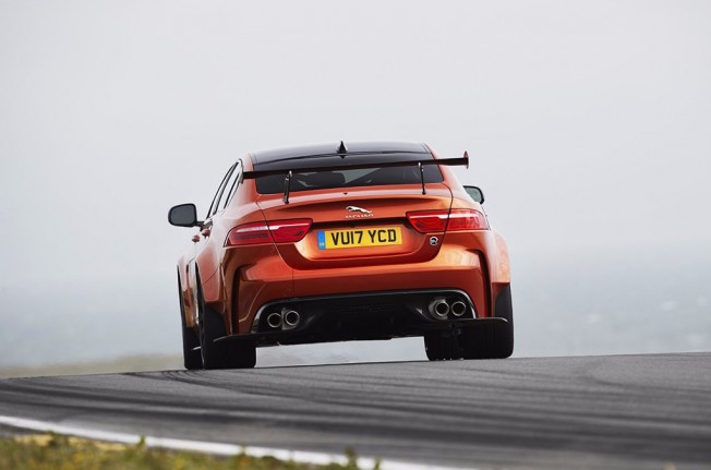 Jaguar XE SV Project 8 - posterior Jaguar XE SV Project 8 - posterior