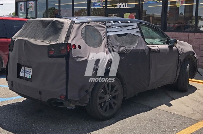 Acura RDX 2018 - foto espía posterior Acura RDX 2018 - foto espía posterior