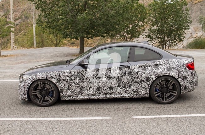 BMW M2 CS 2018 - foto espía lateral BMW M2 CS 2018 - foto espía lateral