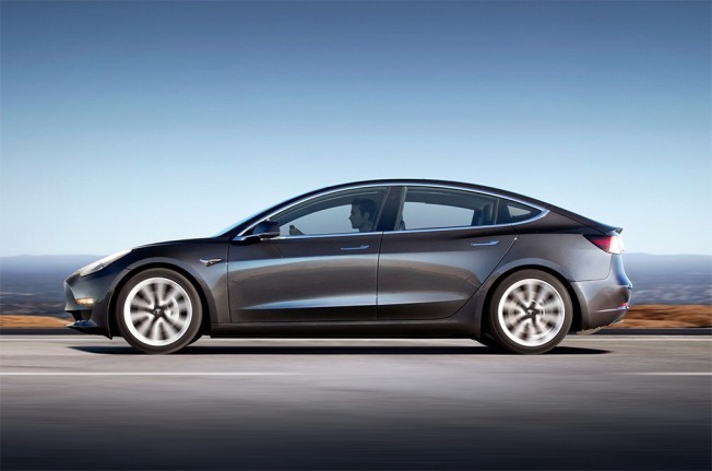 Tesla Model 3 - lateral Tesla Model 3 - lateral