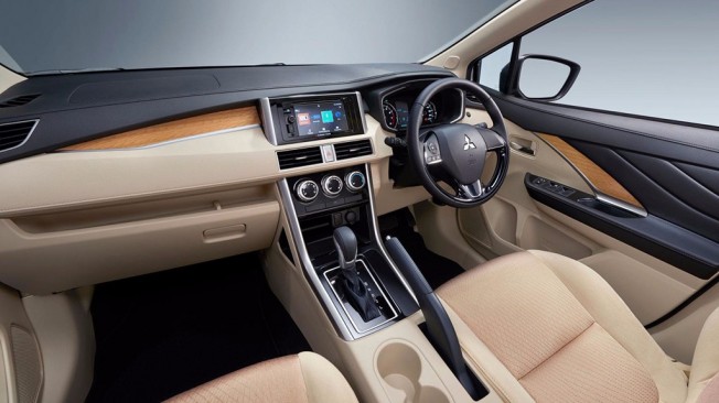 Mitsubishi Expander 2018 - interior Mitsubishi Expander 2018 - interior