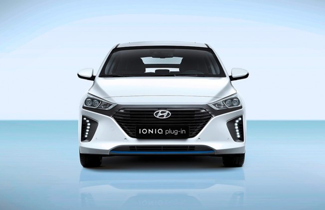 Hyundai IONIQ Plug-in Hybrid 2017 - frontal Hyundai IONIQ Plug-in Hybrid 2017 - frontal