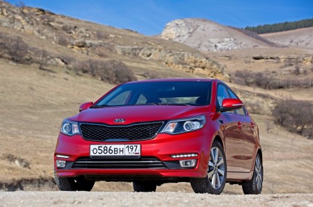 Rusia - Julio 2017: Kia se afianza con el Rio y el Sportage