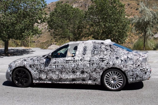 BMW 325e iPerformance 2019 - foto espía lateral BMW 325e iPerformance 2019 - foto espía lateral