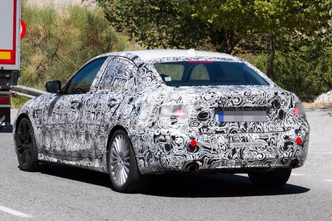 BMW 325e iPerformance 2019 - foto espía posterior BMW 325e iPerformance 2019 - foto espía posterior