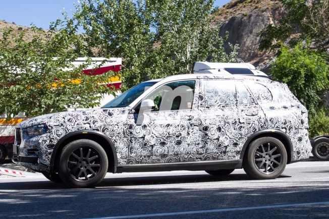 BMW X5 xDrive40e 2018 - foto espía lateral BMW X5 xDrive40e 2018 - foto espía lateral