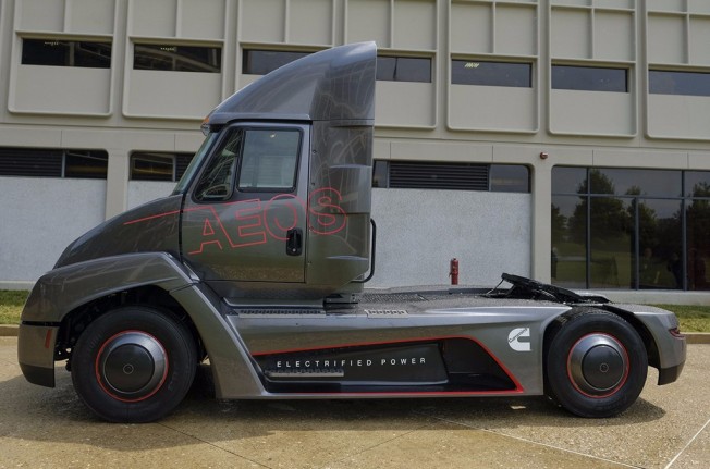 Cummins Aeos - lateral Cummins Aeos - lateral