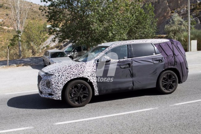 Hyundai Santa Fe 2018 - foto espía lateral Hyundai Santa Fe 2018 - foto espía lateral