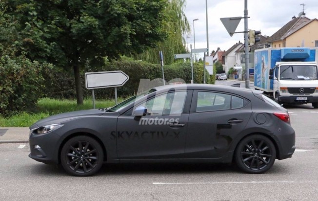 Mazda3 2019 - foto espía lateral Mazda3 2019 - foto espía lateral