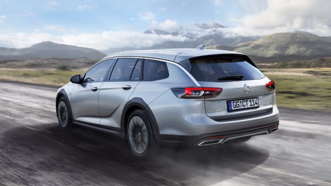 Opel Insignia Country Tourer 2018 - posterior Opel Insignia Country Tourer 2018 - posterior