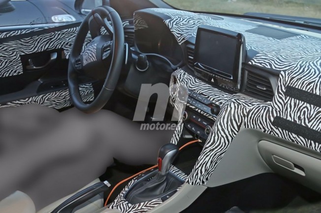 Hyundai Veloster N 2018 - foto espía interior Hyundai Veloster N 2018 - foto espía interior