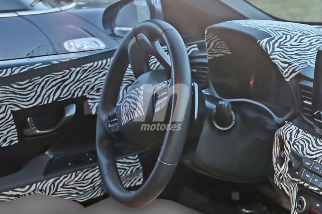 Hyundai Veloster N 2018 - foto espía interior Hyundai Veloster N 2018 - foto espía interior