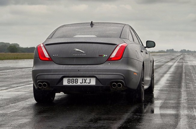 Jaguar XJR575 - posterior Jaguar XJR575 - posterior