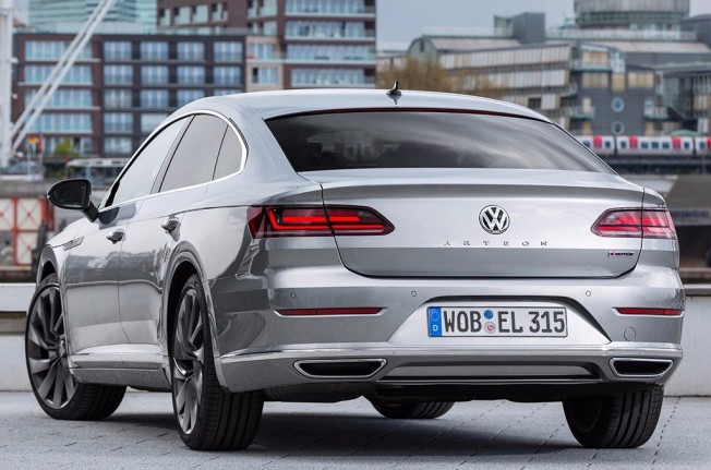 Volkswagen Arteon 2017 - posterior Volkswagen Arteon 2017 - posterior