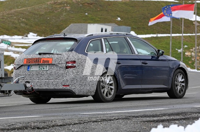 Skoda Superb Combi 2018 - foto espía Skoda Superb Combi 2018 - foto espía