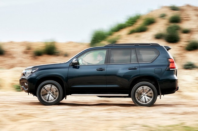 Toyota Land Cruiser 2018 - posterior Toyota Land Cruiser 2018 - posterior
