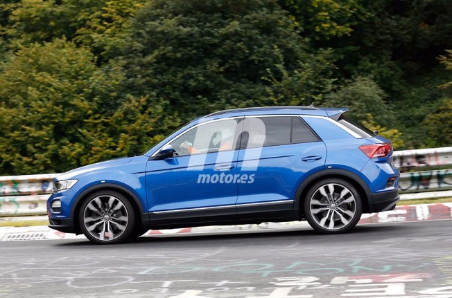 Volkswagen T-Roc R - foto espía lateral Volkswagen T-Roc R - foto espía lateral