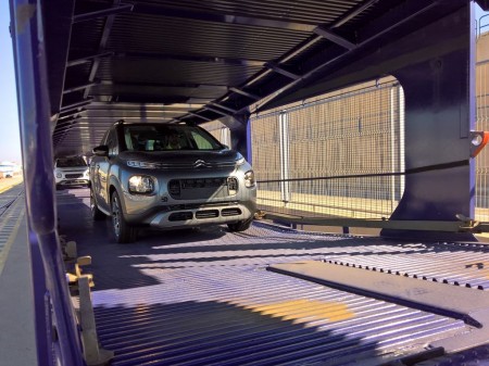 Llegan los primeros Citroën desde Zaragoza al Puerto de Valencia