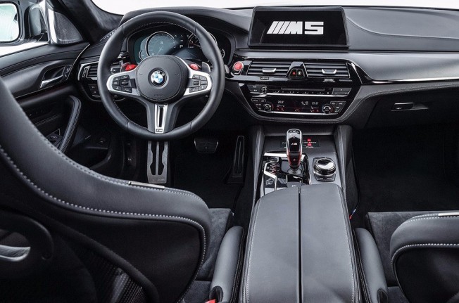BMW M5 MotoGP Safety Car 2018 - interior BMW M5 MotoGP Safety Car 2018 - interior