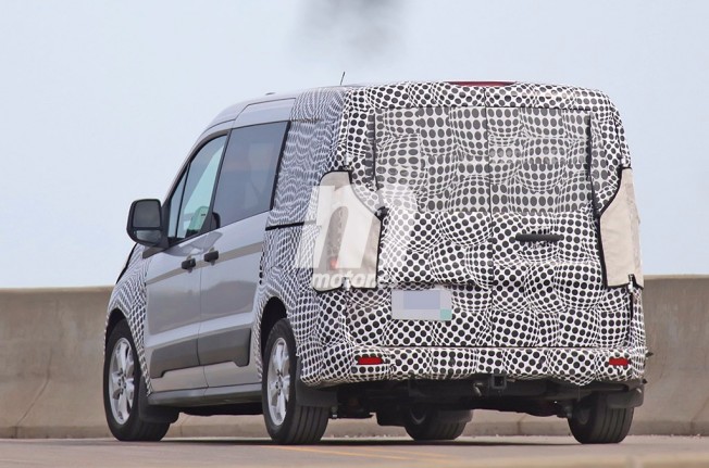 Ford Transit Connect 2018 - foto espía posterior Ford Transit Connect 2018 - foto espía posterior