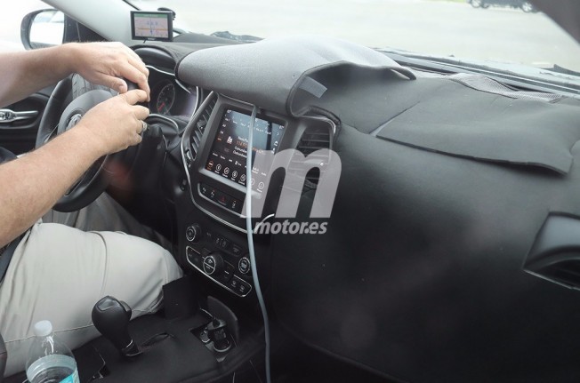 Jeep Cherokee 2018 - foto espía interior Jeep Cherokee 2018 - foto espía interior