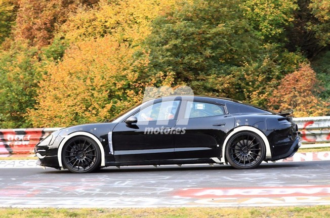 Porsche Mission E - foto espía lateral Porsche Mission E - foto espía lateral