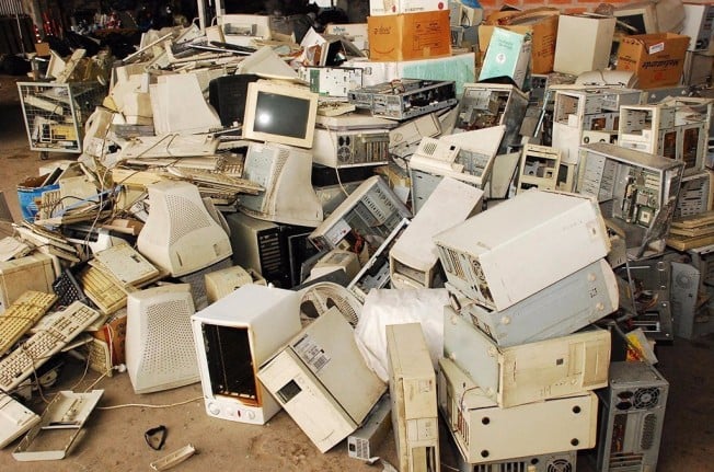 Equipos informáticos obsoletos y desechados Equipos informáticos obsoletos y desechados