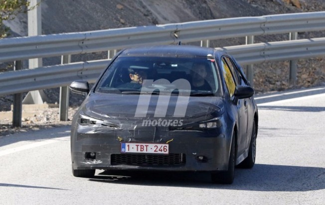 Toyota Auris 2018 - foto espía frontal Toyota Auris 2018 - foto espía frontal