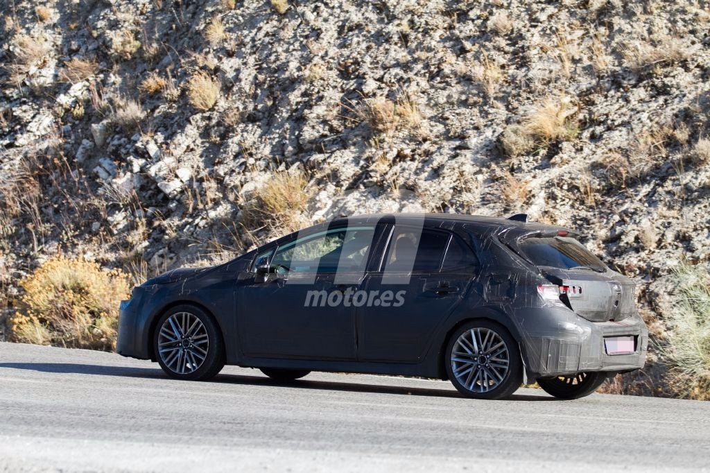 nuevas-imagenes-espias-del-nuevo-toyota-auris-revelan-mas-detalles-201740315_16.jpg