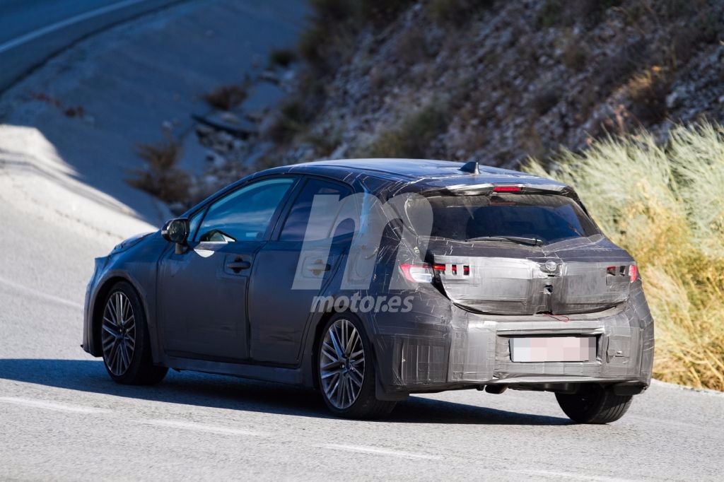 nuevas-imagenes-espias-del-nuevo-toyota-auris-revelan-mas-detalles-201740315_18.jpg