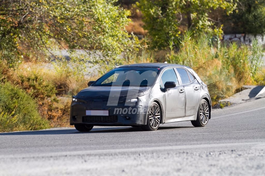 nuevas-imagenes-espias-del-nuevo-toyota-auris-revelan-mas-detalles-201740315_4.jpg