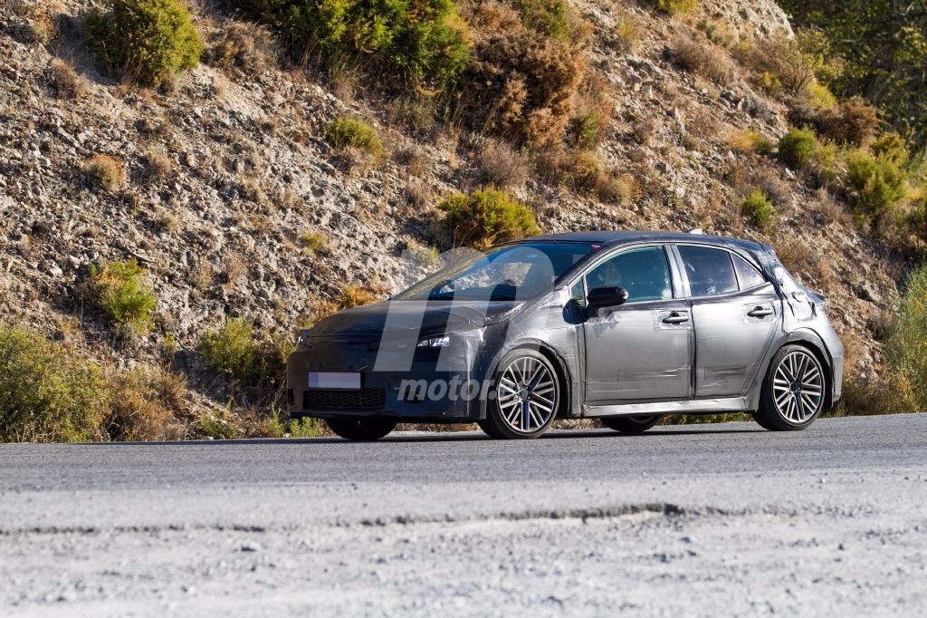 nuevas-imagenes-espias-del-nuevo-toyota-auris-revelan-mas-detalles-201740315_7.jpg