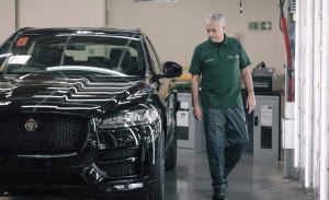 José Mourinho, propietario de la unidad 100.000 del Jaguar F-Pace