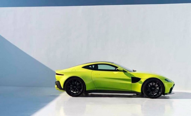 Aston Martin Vantage 2018 - lateral Aston Martin Vantage 2018 - lateral