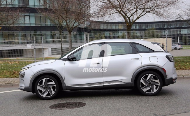 Hyundai FCEV 2018 - foto espía lateral Hyundai FCEV 2018 - foto espía lateral