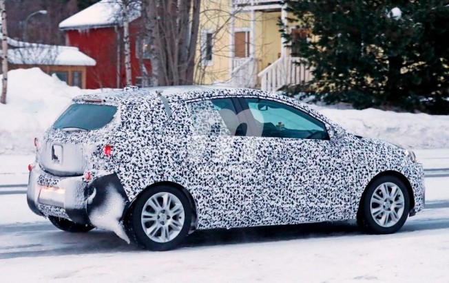 Opel Corsa 2019 - foto espía posterior Opel Corsa 2019 - foto espía posterior