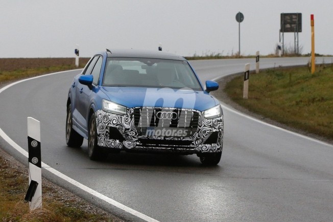 Audi SQ2 2018 - foto espía frontal Audi SQ2 2018 - foto espía frontal