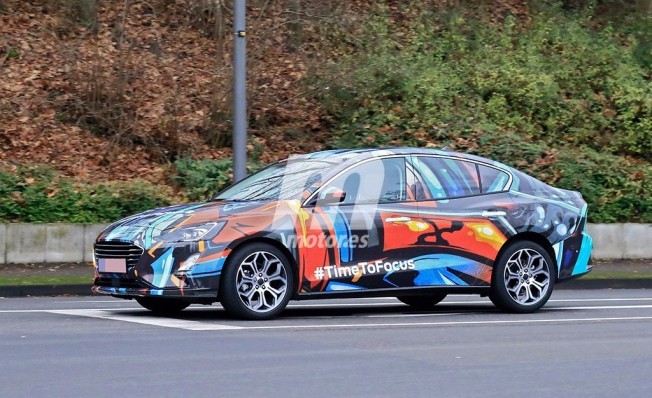 Ford Focus Sedán 2019 - foto espía lateral Ford Focus Sedán 2019 - foto espía lateral