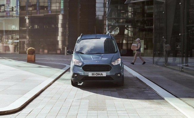 Ford Transit Courier 2018 - frontal Ford Transit Courier 2018 - frontal