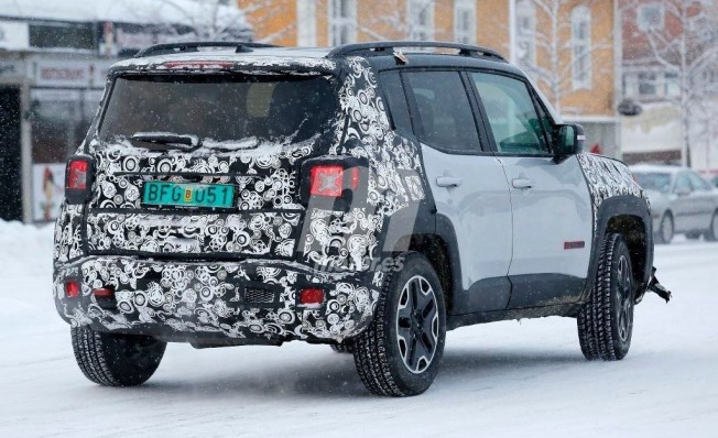 Jeep Renegade 2019 - foto espía posterior Jeep Renegade 2019 - foto espía posterior