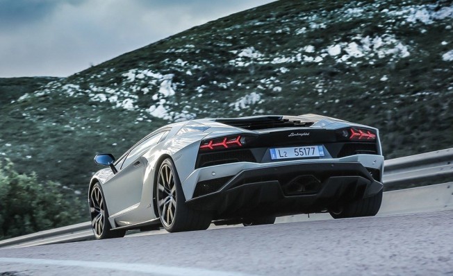 Lamborghini Aventador S - posterior Lamborghini Aventador S - posterior