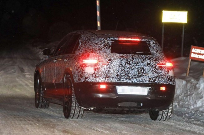Mercedes EQC 2019 - foto espía posterior Mercedes EQC 2019 - foto espía posterior