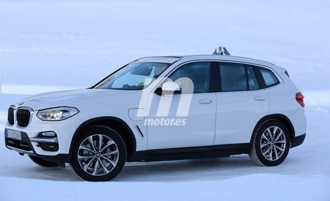 BMW iX3 2020 - foto espía lateral BMW iX3 2020 - foto espía lateral